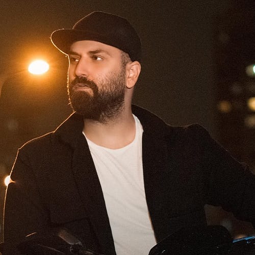 دانلود آهنگ شب ظاهرا خوب و قشنگه ولی با آدما هر شب تو جنگه احمد صفایی