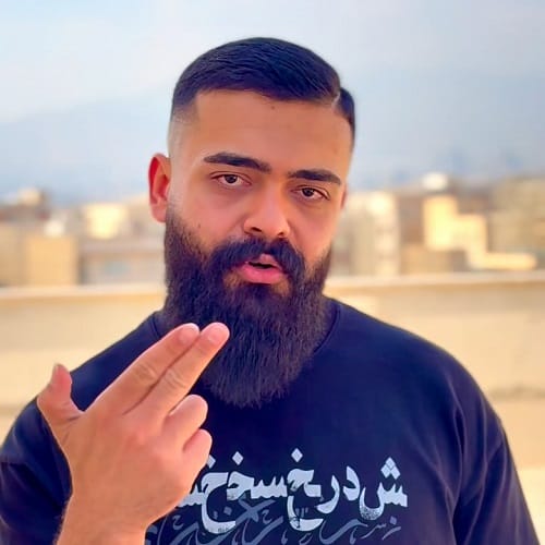 دانلود آهنگ سرا چند روزه بد تو گوشیه مارو میزنه و از دور دست تکون میده علیراد
