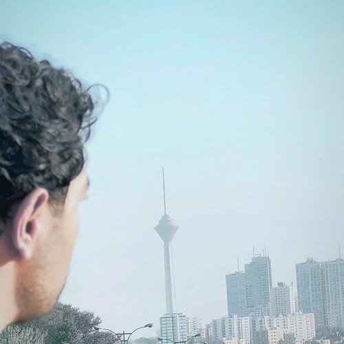 دانلود آهنگ من میمونم تا ببینم همه چی درست میشه حسین پارسا