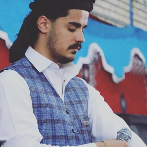 دانلود آهنگ دلپسند مهدی رستم پور (کمر باریک و چشماش خماره چه یارم دلپسنده)