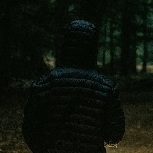 دانلود آهنگ خش رو قلبی مثل زخمی که درمونش فقط توی انفجاره