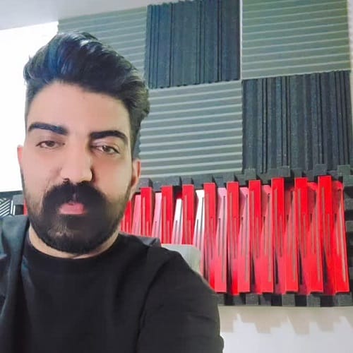دانلود آهنگ کنار گردنم جای اسمشه اول اسمش هم میلاد غلامی