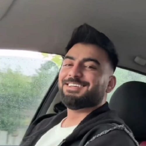 دانلود آهنگ مه بی تو میمیرم پشت در میشینم از رامین تجنگی