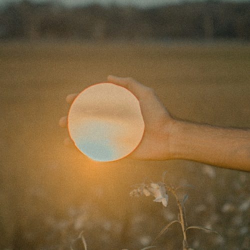 دانلود ریمیکس یه روز خیمه زدی تو سرنوشتم منم از عاشقی واست نوشتم