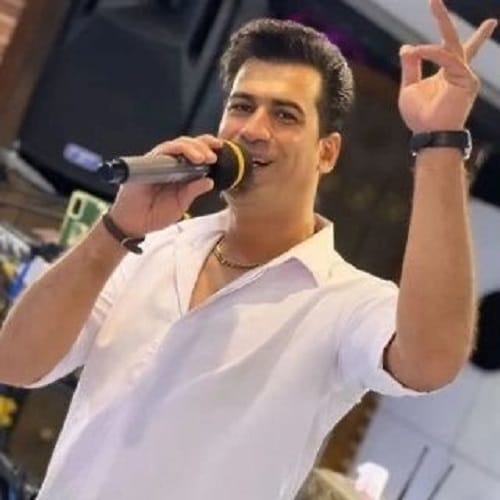 دانلود آهنگ هنوزم جای انگشتات روی برگای گلدونه از مسلم فتاحی