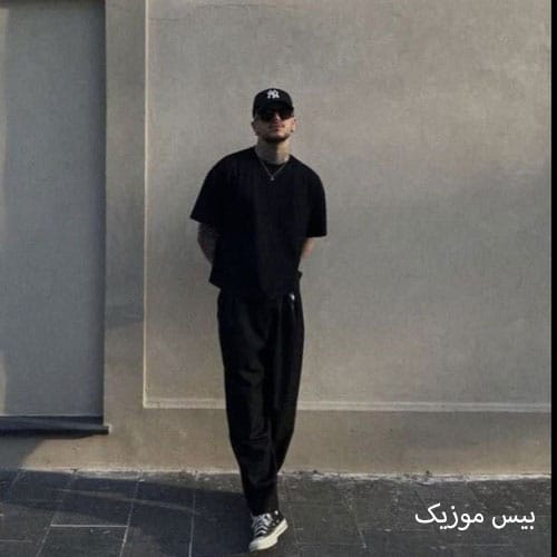 دانلود آهنگ هیچکسی تو خوشگلی نمیرسه به گرد پاش از فرهاد فرهادی
