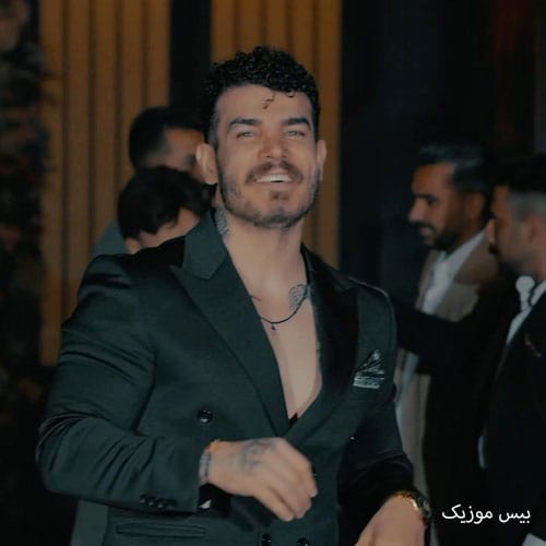دانلود آهنگ رفیقام بشم میگن چه با مرام و خاکیه از فرهاد فرهادی
